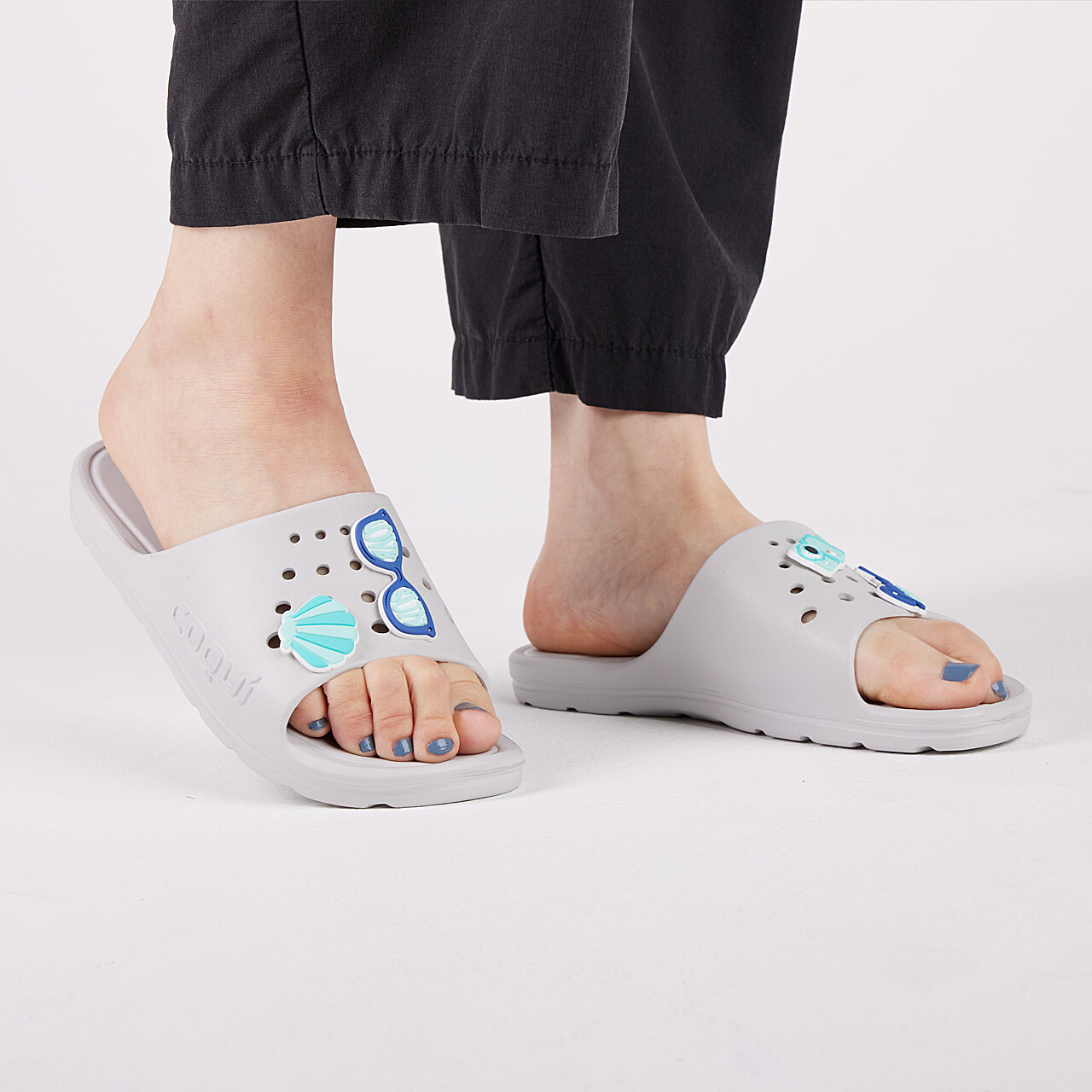 7746--6372-100-4600-long-khaki-grey-amulet